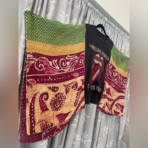 Rolling Stones Upcycled Tee with Kantha Sleeves Oversized Tunic Boho Poncho - Picture 3 of 5